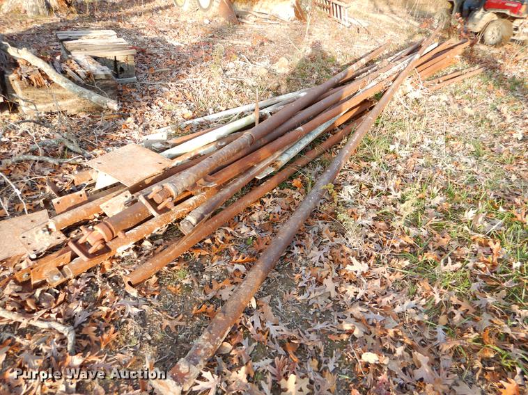 image for item EW9633 Approximately 130 pieces scaffolding