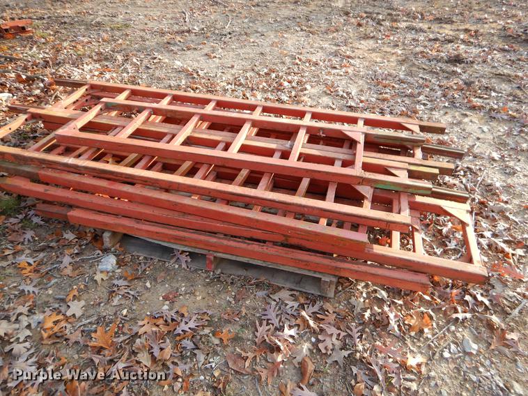 image for item EW9633 Approximately 130 pieces scaffolding