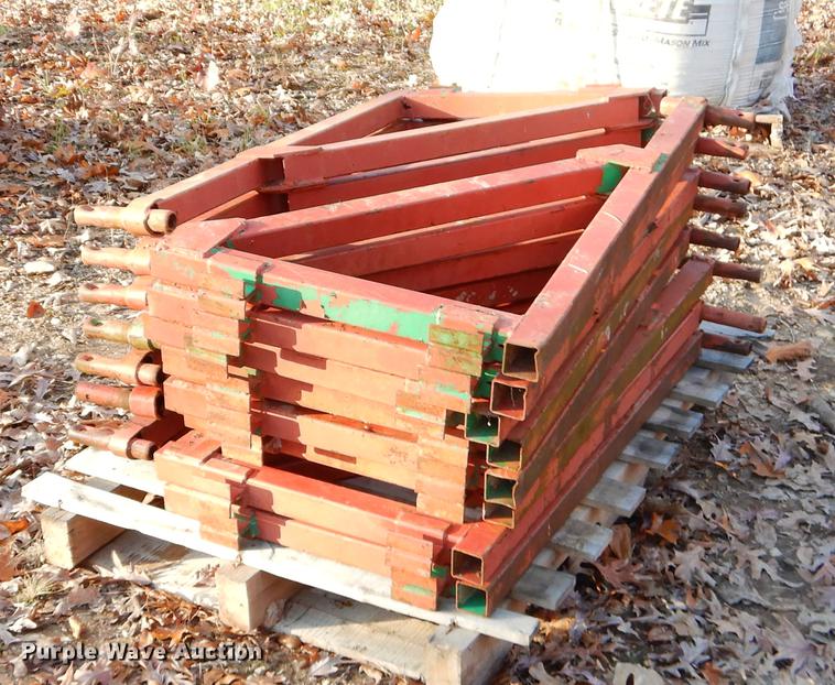 image for item EW9633 Approximately 130 pieces scaffolding