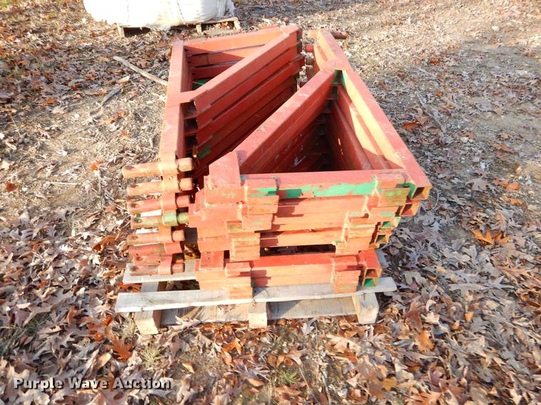 image for item EW9633 Approximately 130 pieces scaffolding