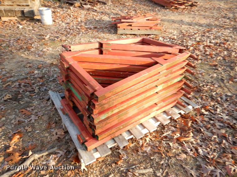 image for item EW9633 Approximately 130 pieces scaffolding