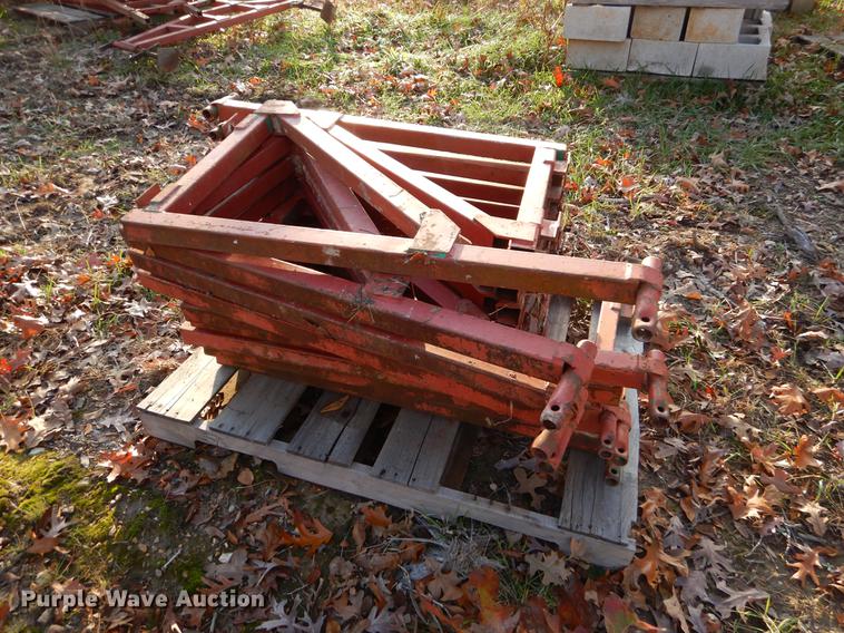 image for item EW9633 Approximately 130 pieces scaffolding