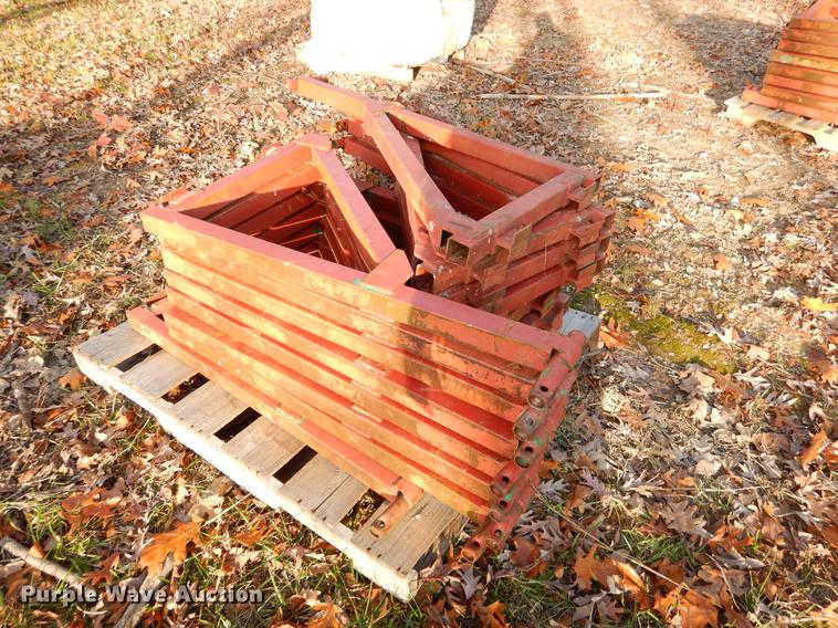 image for item EW9633 Approximately 130 pieces scaffolding