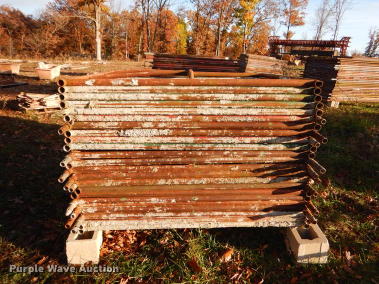 image for item EW9636 Approximately 25 pieces scaffolding
