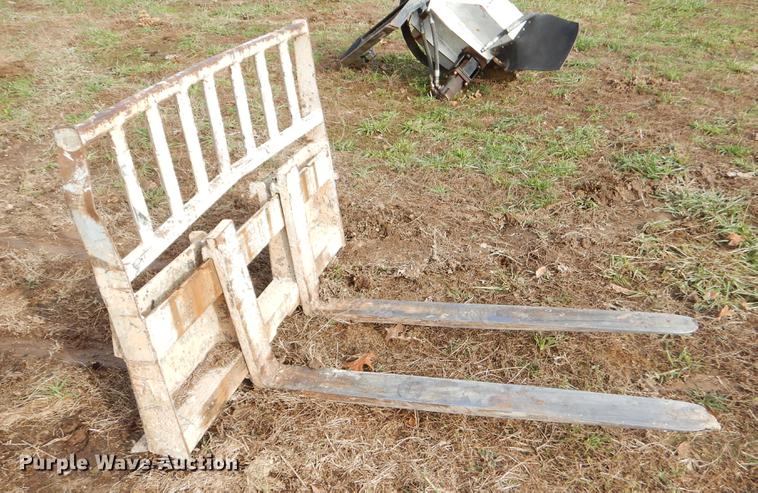 image for item EW9643 Skid steer pallet forks