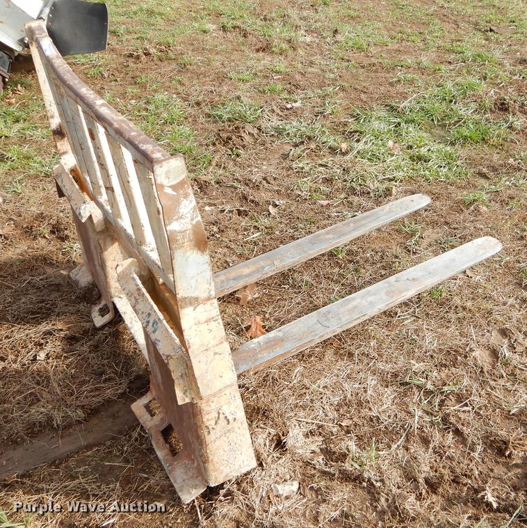 image for item EW9643 Skid steer pallet forks