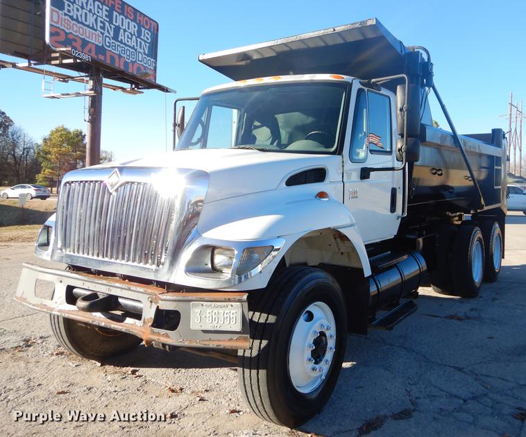 image for item EW9670 2004 International 7400 dump truck