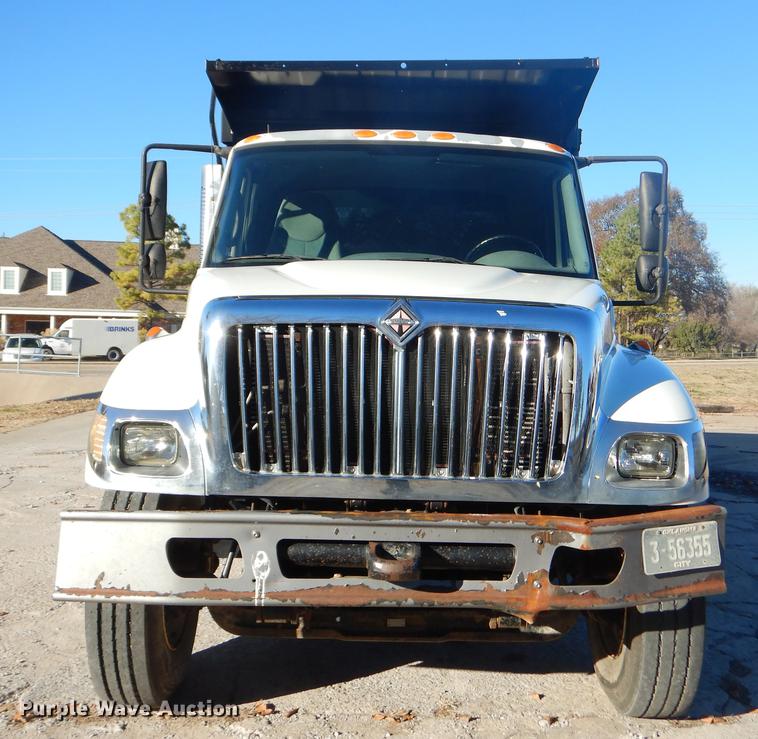 image for item EW9670 2004 International 7400 dump truck