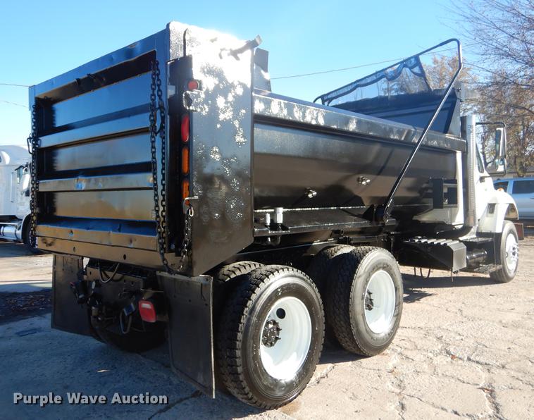 image for item EW9670 2004 International 7400 dump truck