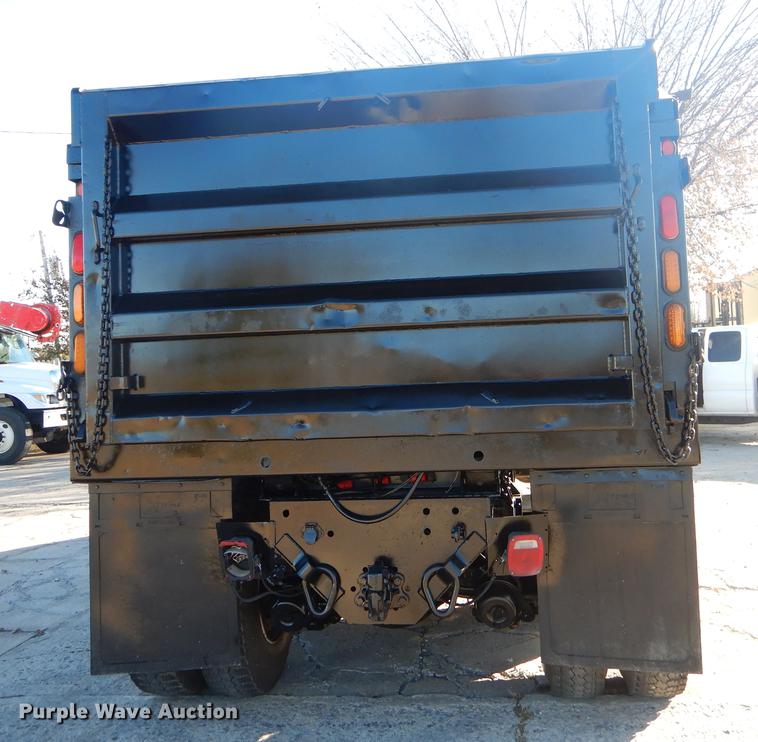 image for item EW9670 2004 International 7400 dump truck