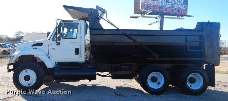image for item EW9670 2004 International 7400 dump truck