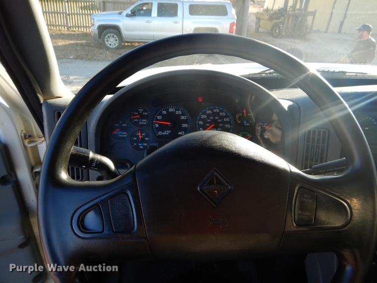 image for item EW9670 2004 International 7400 dump truck