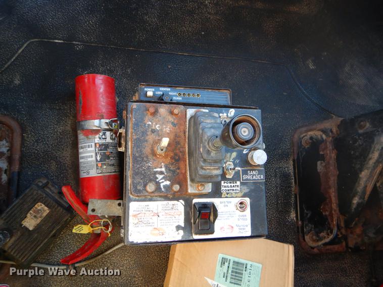 image for item EW9670 2004 International 7400 dump truck