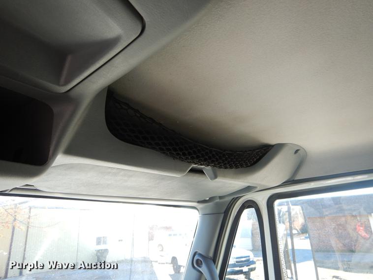 image for item EW9670 2004 International 7400 dump truck