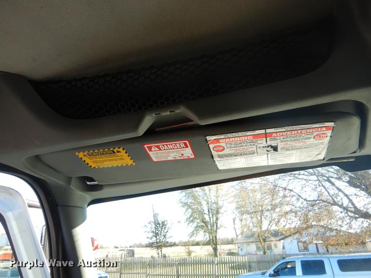 image for item EW9670 2004 International 7400 dump truck