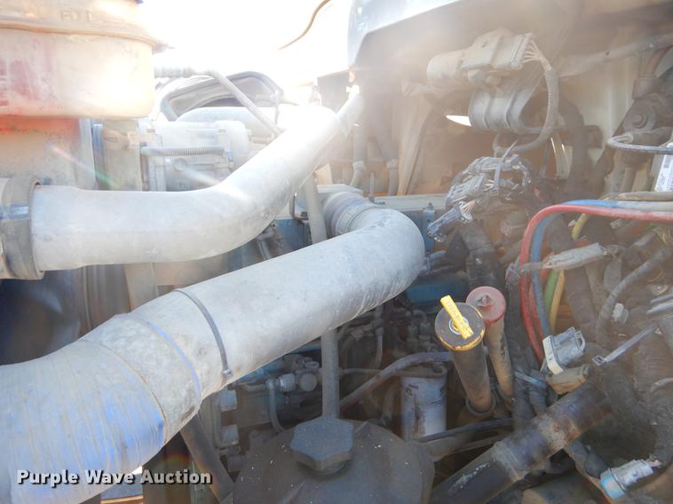 image for item EW9670 2004 International 7400 dump truck