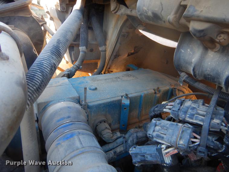 image for item EW9670 2004 International 7400 dump truck