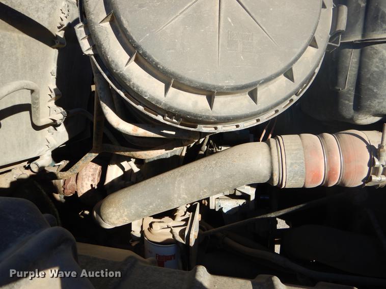 image for item EW9670 2004 International 7400 dump truck