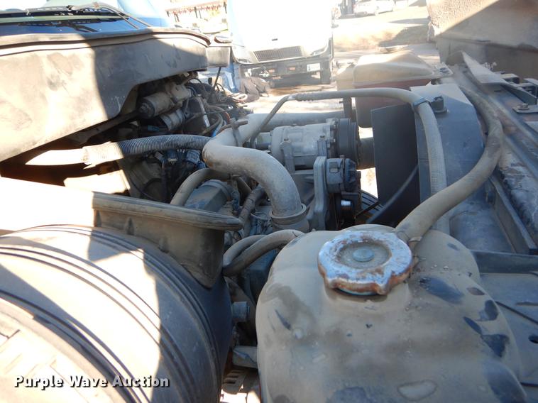 image for item EW9670 2004 International 7400 dump truck