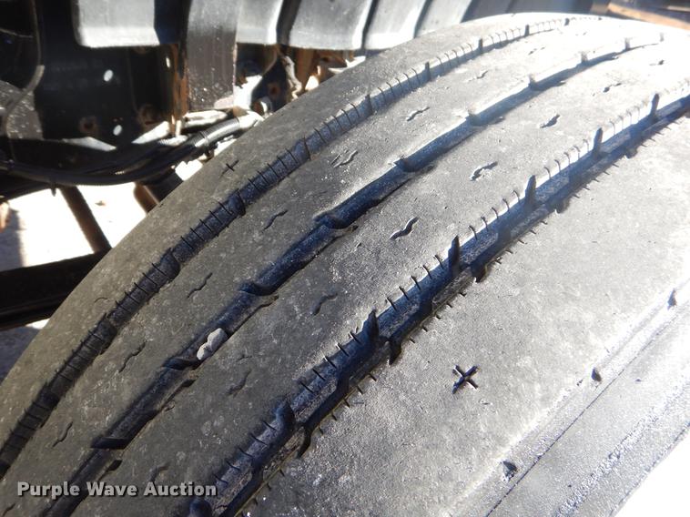 image for item EW9670 2004 International 7400 dump truck