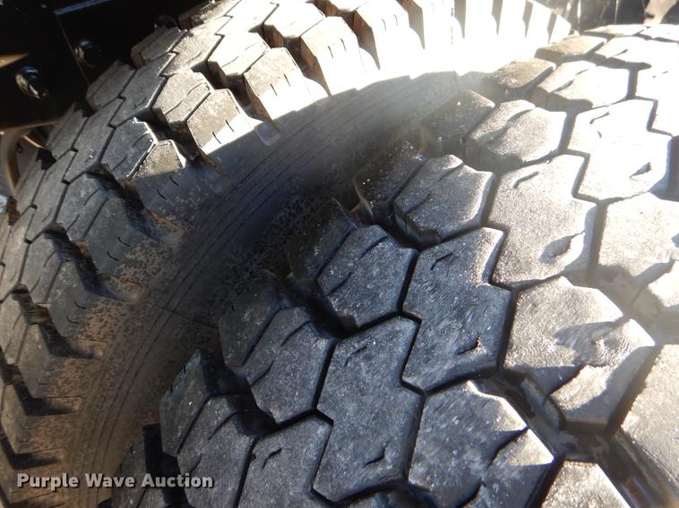 image for item EW9670 2004 International 7400 dump truck