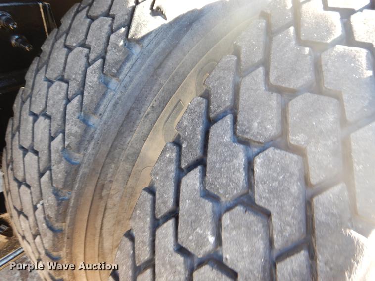 image for item EW9670 2004 International 7400 dump truck