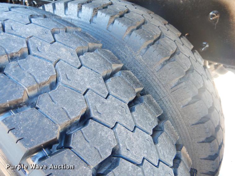 image for item EW9670 2004 International 7400 dump truck