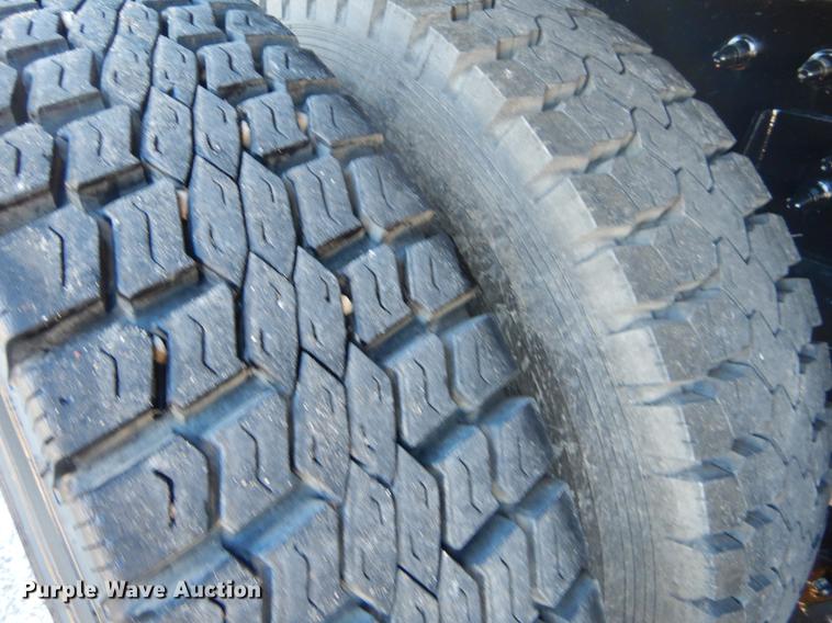 image for item EW9670 2004 International 7400 dump truck