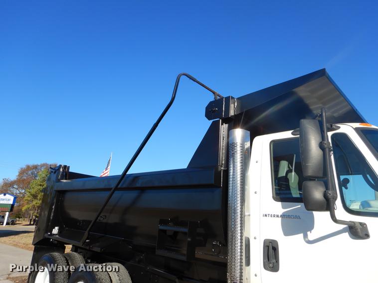 image for item EW9670 2004 International 7400 dump truck