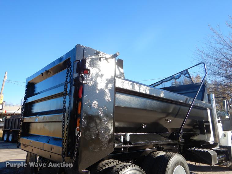 image for item EW9670 2004 International 7400 dump truck