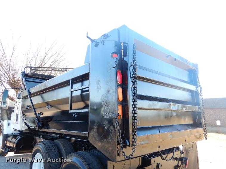 image for item EW9670 2004 International 7400 dump truck