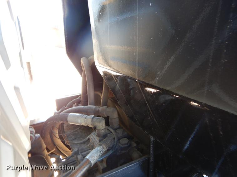 image for item EW9670 2004 International 7400 dump truck