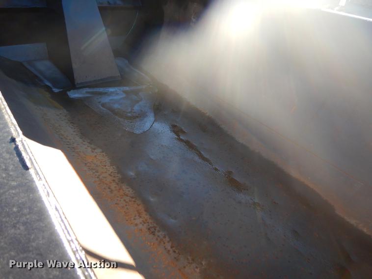 image for item EW9670 2004 International 7400 dump truck