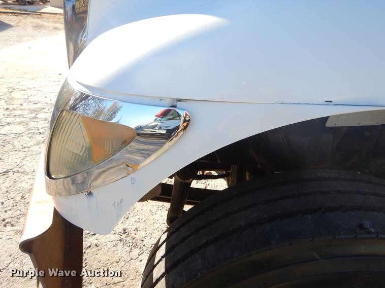 image for item EW9670 2004 International 7400 dump truck