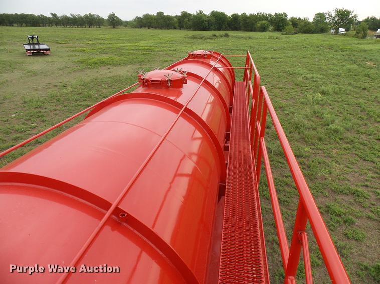 image for item FE9544 2014 Dragon 150BBL vacuum tank trailer