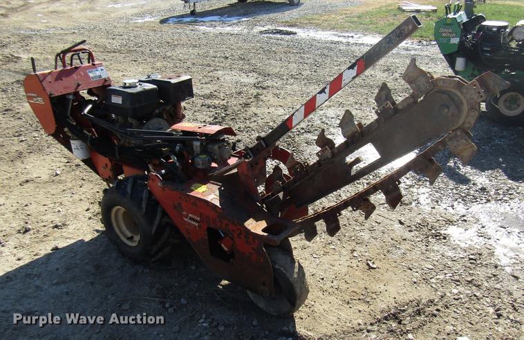 image for item FI9525 2011 Ditch Witch RT10 trencher