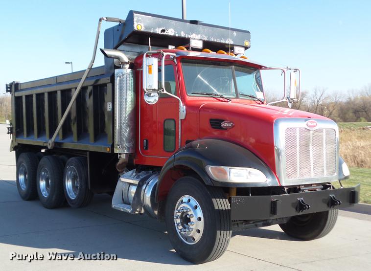 image for item L5727 2007 Peterbilt 335 dump truck