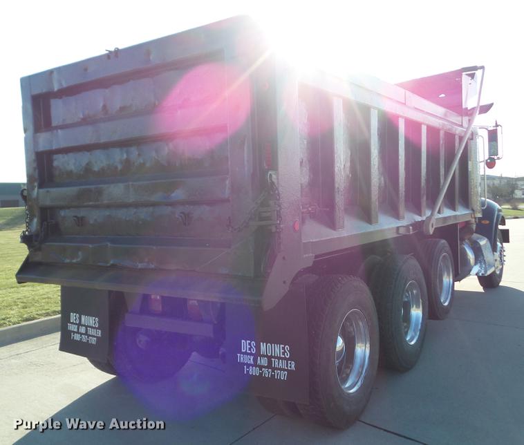 image for item L5727 2007 Peterbilt 335 dump truck