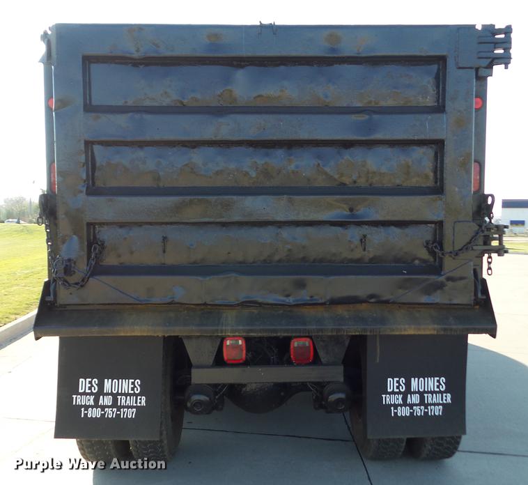 image for item L5727 2007 Peterbilt 335 dump truck