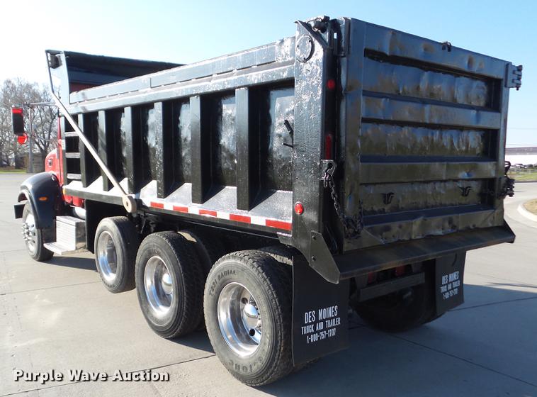 image for item L5727 2007 Peterbilt 335 dump truck