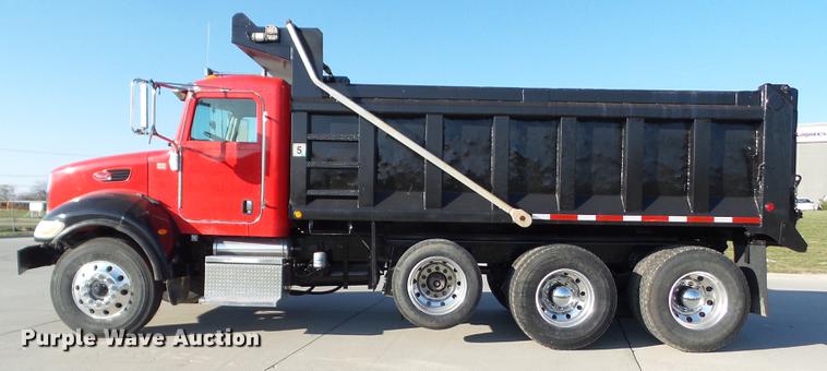 image for item L5727 2007 Peterbilt 335 dump truck
