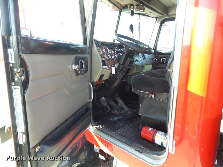 image for item L5727 2007 Peterbilt 335 dump truck