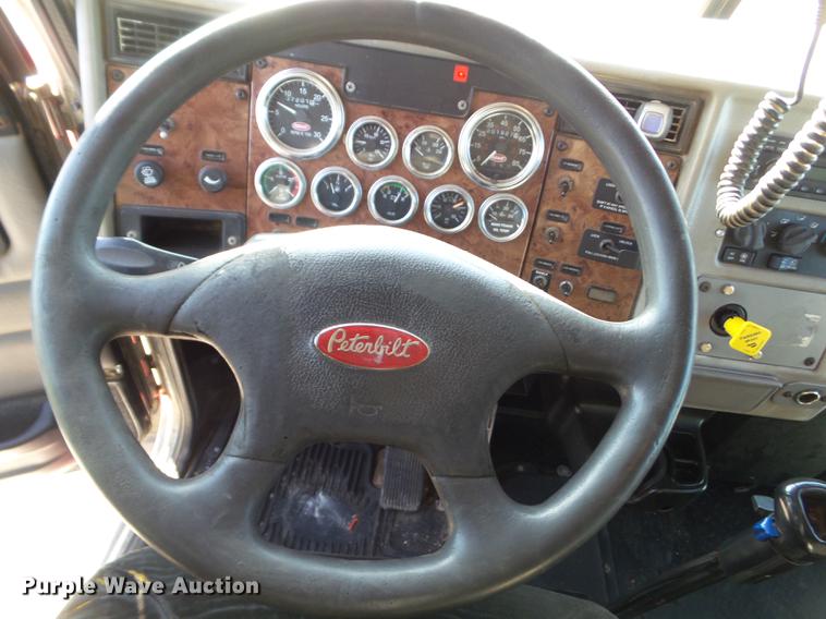 image for item L5727 2007 Peterbilt 335 dump truck