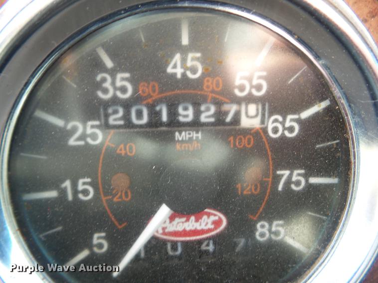 image for item L5727 2007 Peterbilt 335 dump truck