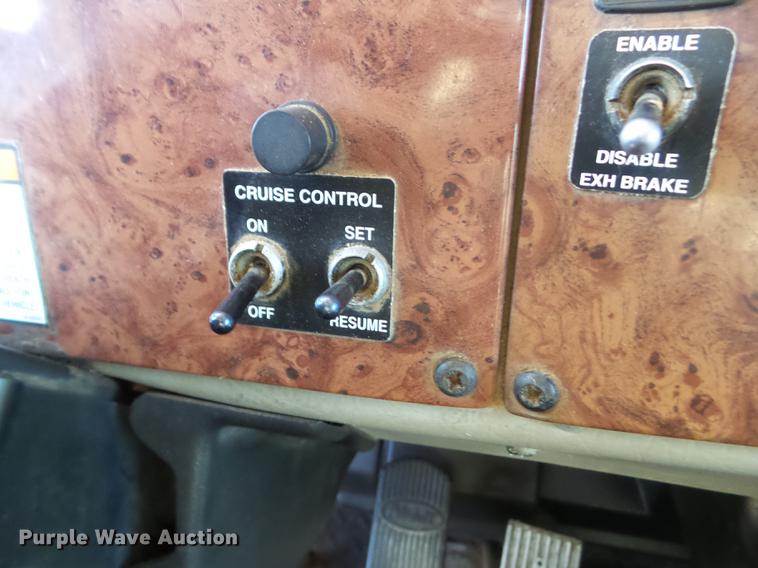 image for item L5727 2007 Peterbilt 335 dump truck