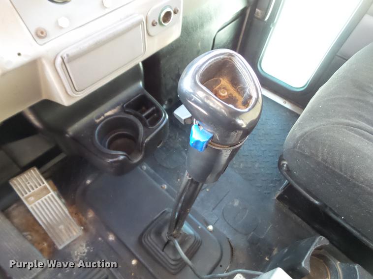 image for item L5727 2007 Peterbilt 335 dump truck