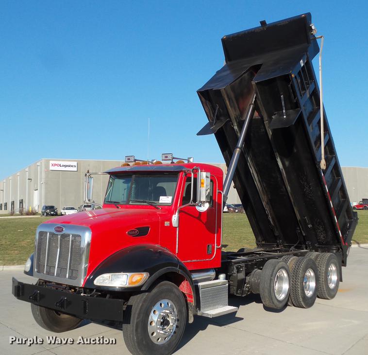 image for item L5727 2007 Peterbilt 335 dump truck