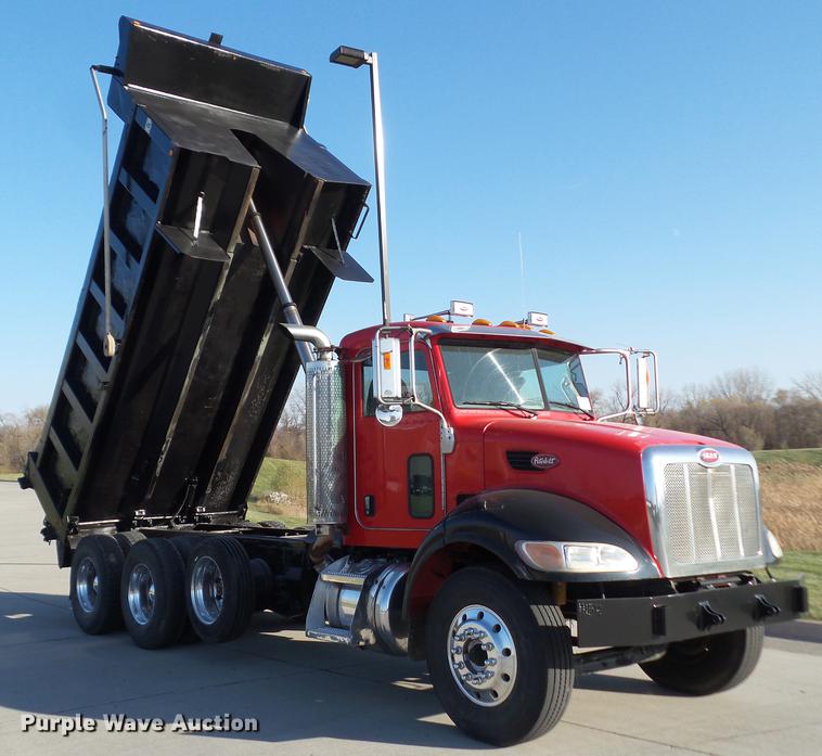 image for item L5727 2007 Peterbilt 335 dump truck