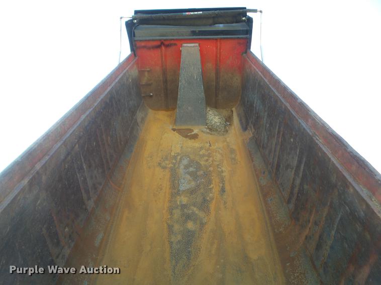 image for item L5727 2007 Peterbilt 335 dump truck