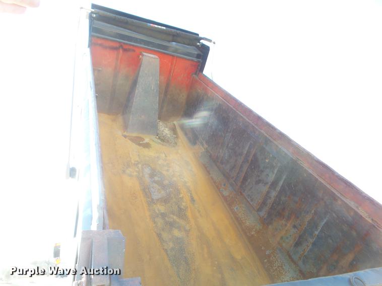 image for item L5727 2007 Peterbilt 335 dump truck